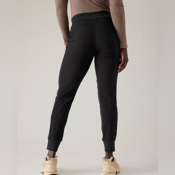 NWT Athleta Headlands Hybrid Trek Jogger size 2. - Picture 3 of 11